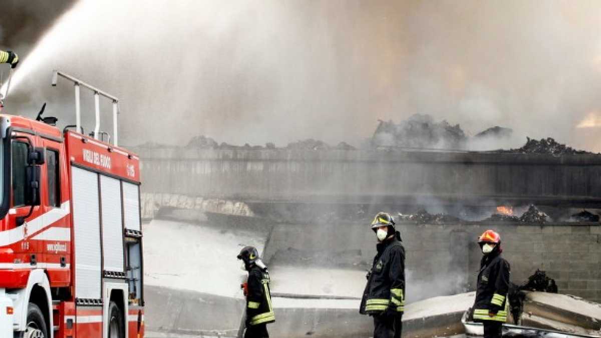 Immagine di La Lombardia non è la terra dei fuochi, ma gli incendi nelle discariche non sono uno scherzo della natura