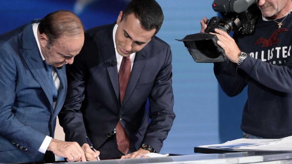 Immagine di Luigi Di Maio, la manina nel Def e la sindrome dei Blues Brothers