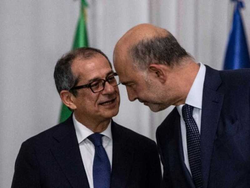 Il ministro dell'Economia e il commissario europeo per gli Affari economici (Foto Imagoeconomica)