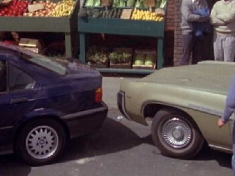 Parcheggio in retromarcia in una scena di  Seinfeld