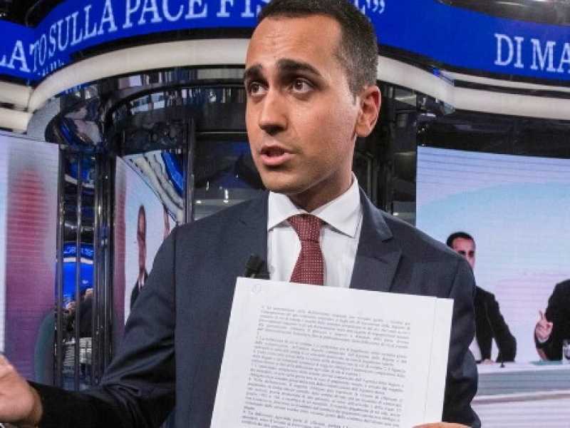 Luigi Di Maio ha accusato una "manina" di avere manipolato la manovra (Foto Imagoeconomica)