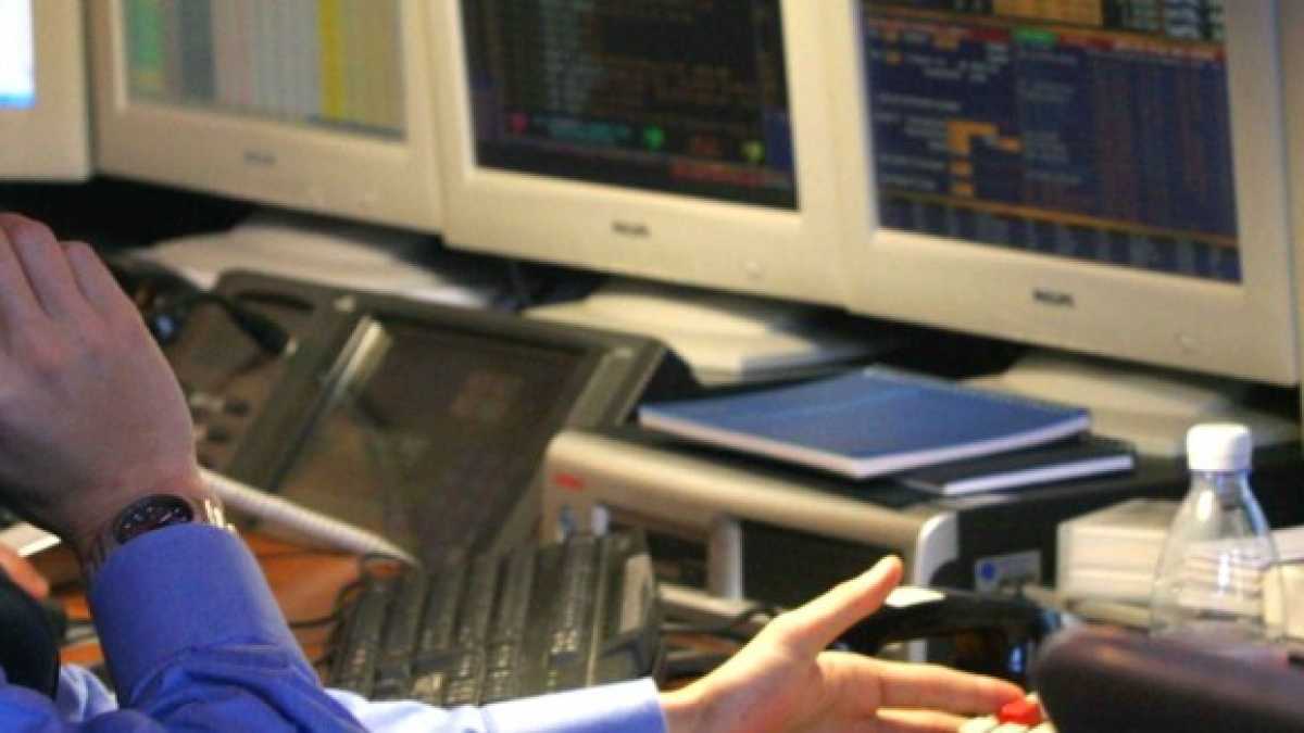 Immagine di Borsa volatile in attesa che Tria risponda a Bruxelles