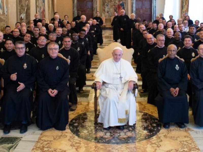 Papa Francesco in Udienza con i partecipanti al 47&deg; Capitolo Generale della Congregazione della Passione di Ges&ugrave; Cristo (foto LaPresse)