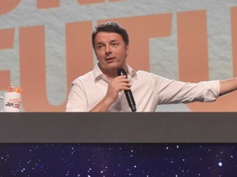Matteo Renzi alla Leopolda (foto LaPresse)