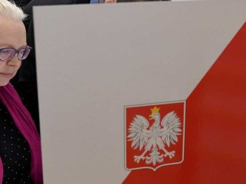 Operazioni di voto in Polonia (foto LaPresse)