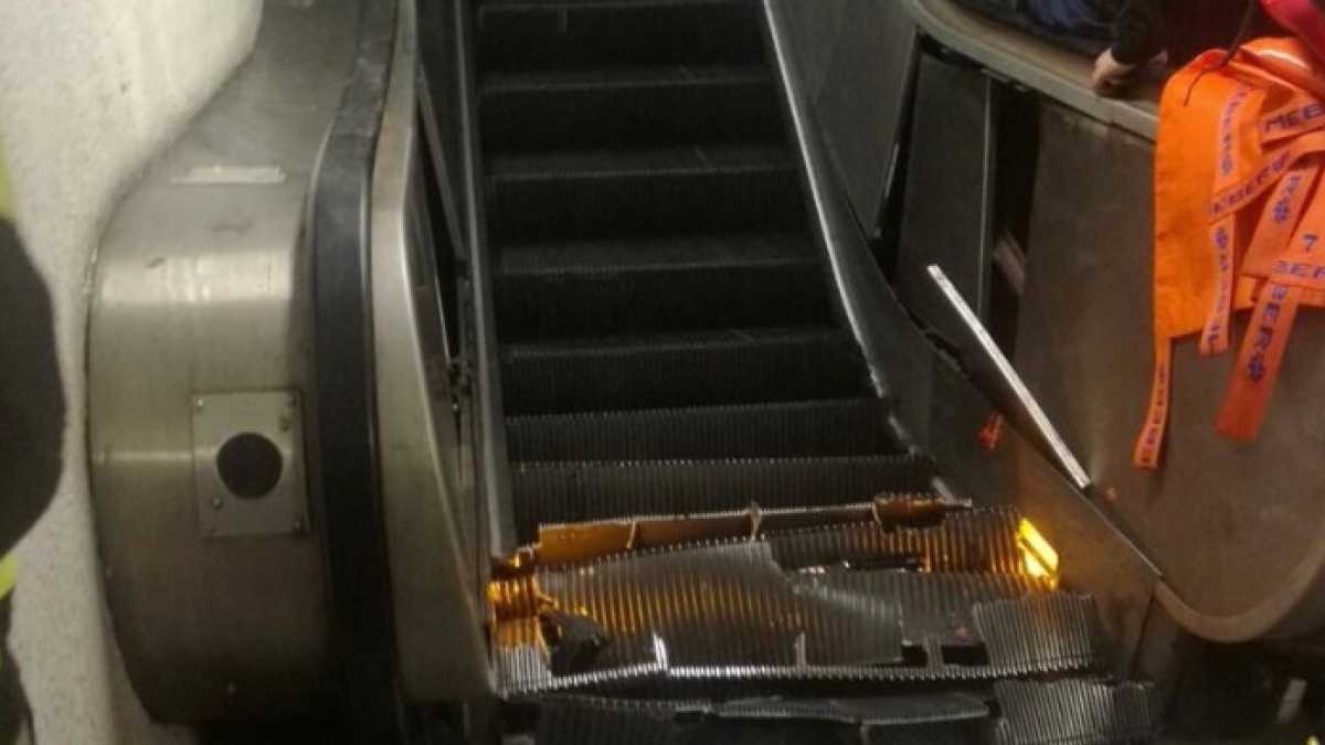 Immagine di Crolla una scala mobile in una fermata della metro di Roma: decine i feritiVIDEO