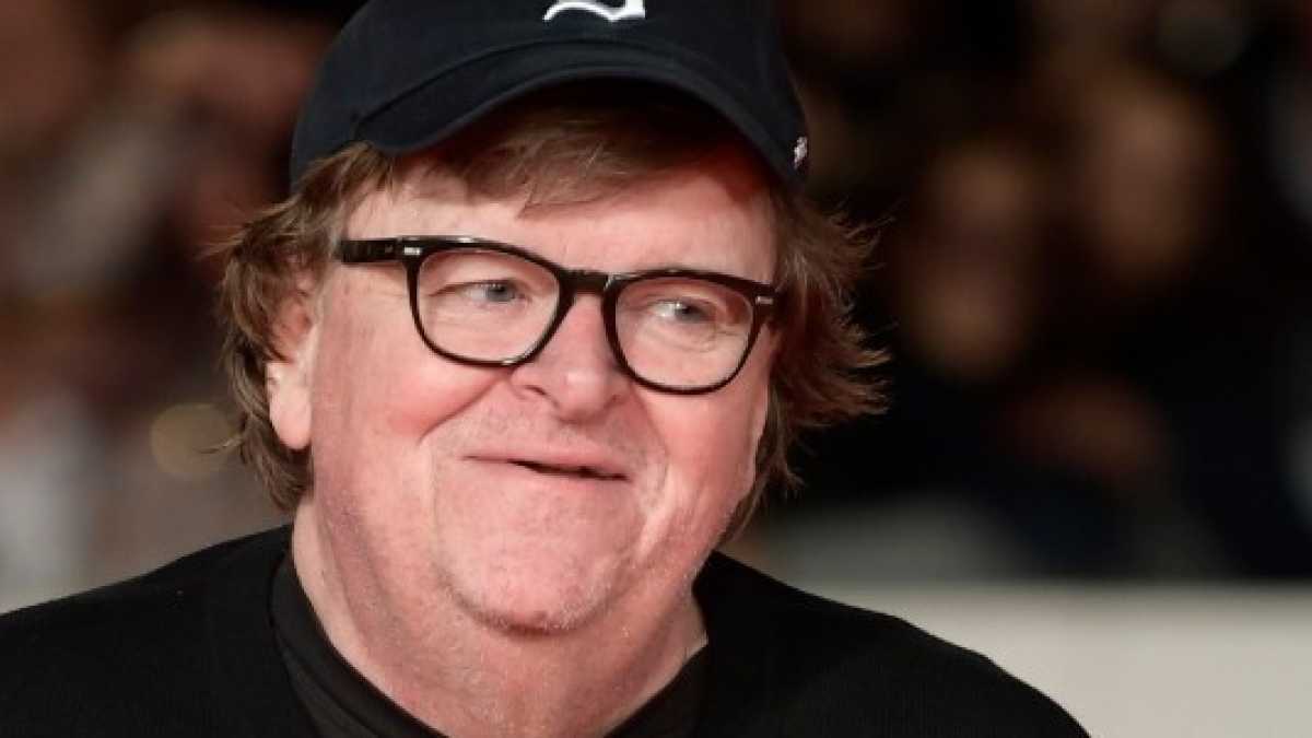 Immagine di Michael Moore nella Roma dei populismi a 5 stelle
