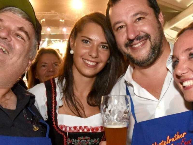 Matteo Salvini in tour elettorale a Castelrotto (foto LaPresse)