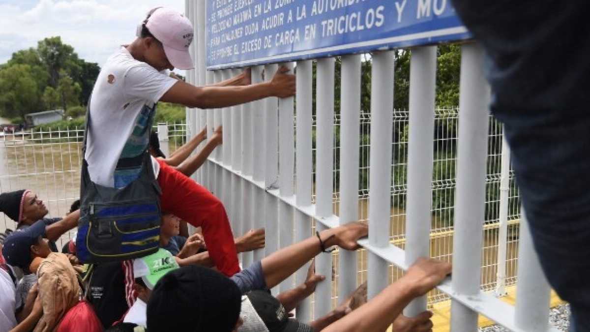 Immagine di La falsa emergenza della carovana di migranti