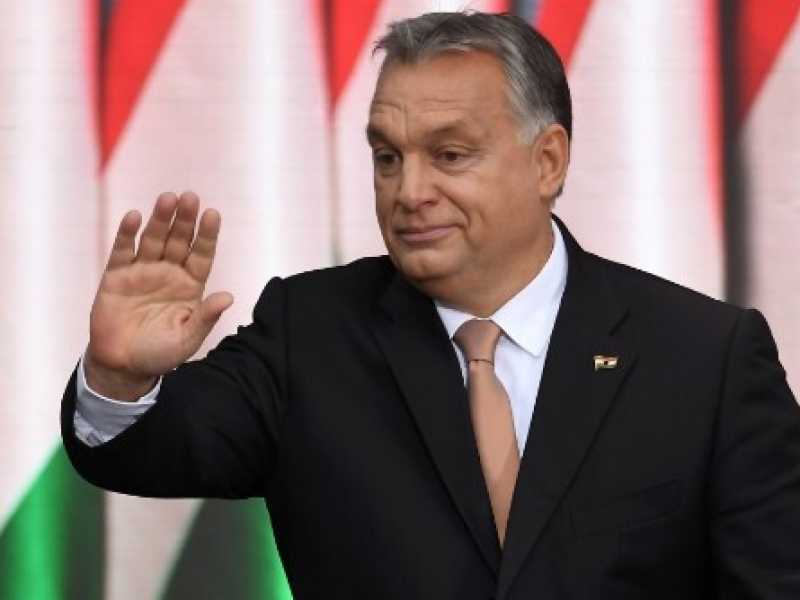 Viktor Orb&aacute;n alla manifestazione del 23 ottobre a Budapest. Foto LaPresse