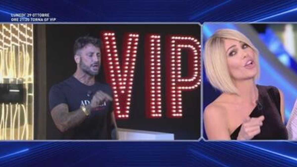 Immagine di Il vero scontro che aspettavamo al Grande Fratello Vip: Ilary vs Corona