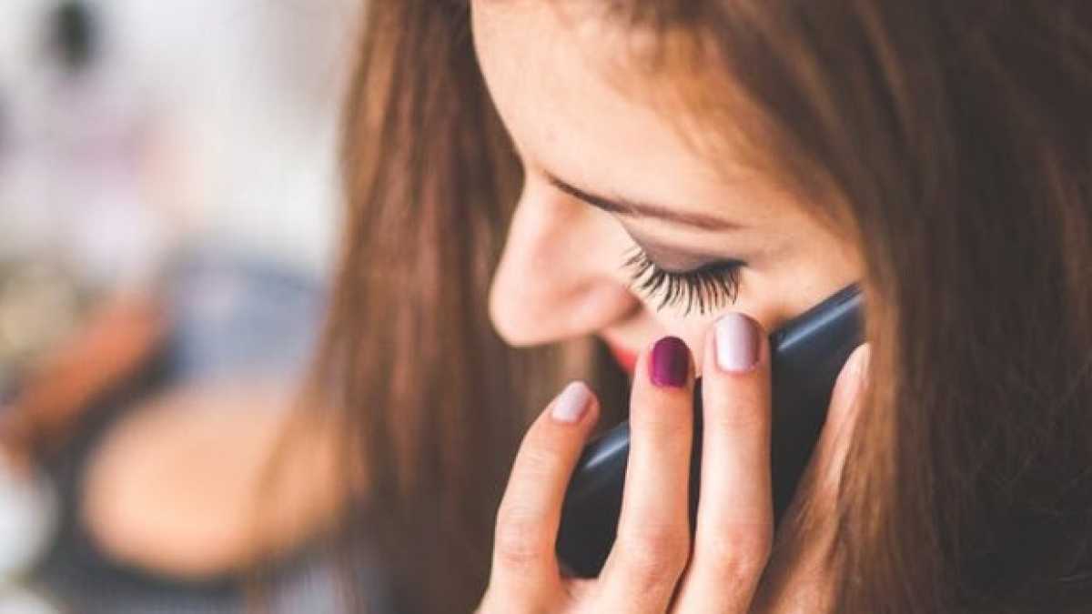 Immagine di Se non ci fidiamo più degli altri è perché non parliamo più al telefono