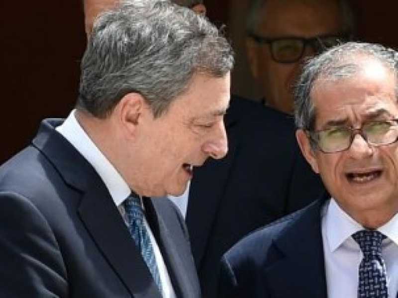 Mario Draghi e Giovanni Tria (foto LaPresse)
