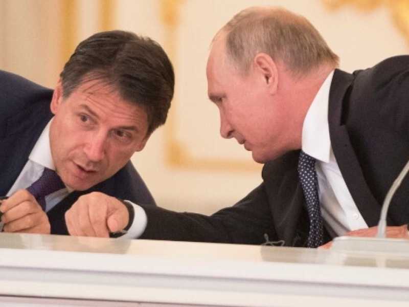 Giuseppe Conte e Vladimir Putin. Foto LaPresse