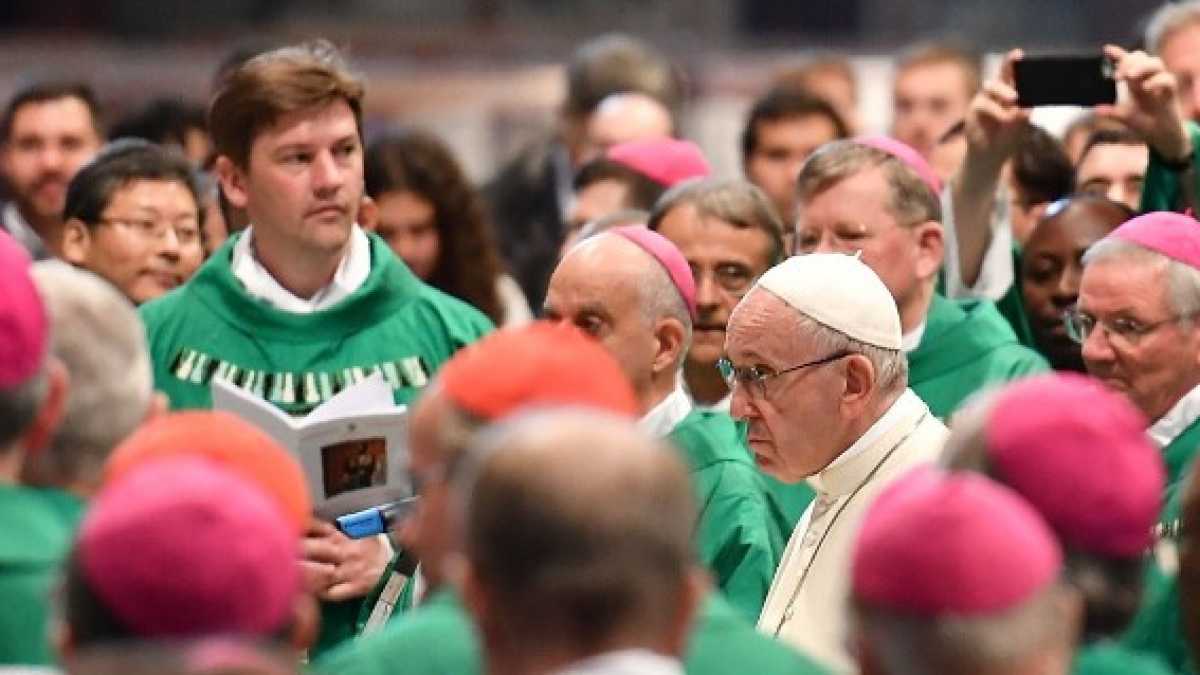 Immagine di Il Sinodo s’è chiuso con tante strette di mano. Il prossimo anno sarà diverso