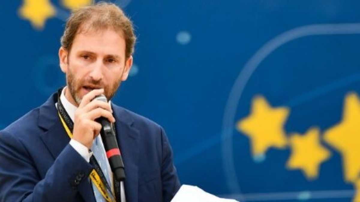 Immagine di Il fiato della Casaleggio Associati sul collo