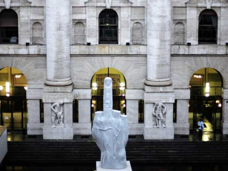 Piazza Affari a Milano (foto LaPresse)