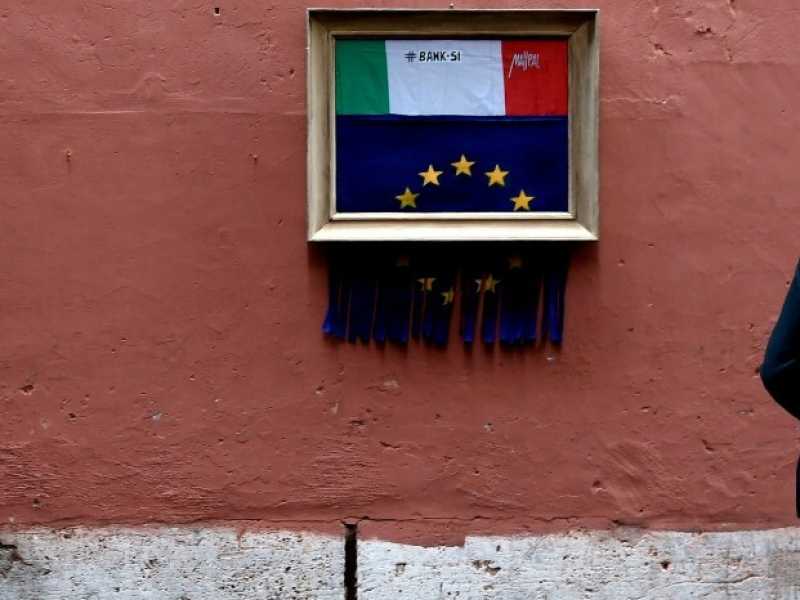 Un'opera dello street artist italiano Maupal a Roma (foto LaPresse)