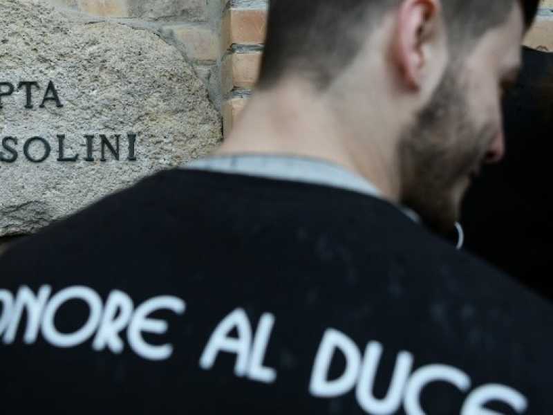 Corteo dei nostalgici della marcia fascista su Roma del 28 ottobre 1922 a Predappio (foto LaPresse)