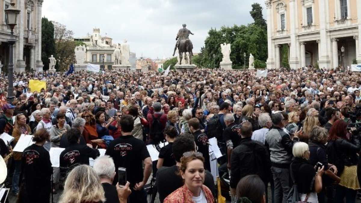 Immagine di La Raggi perde il controllo di Roma