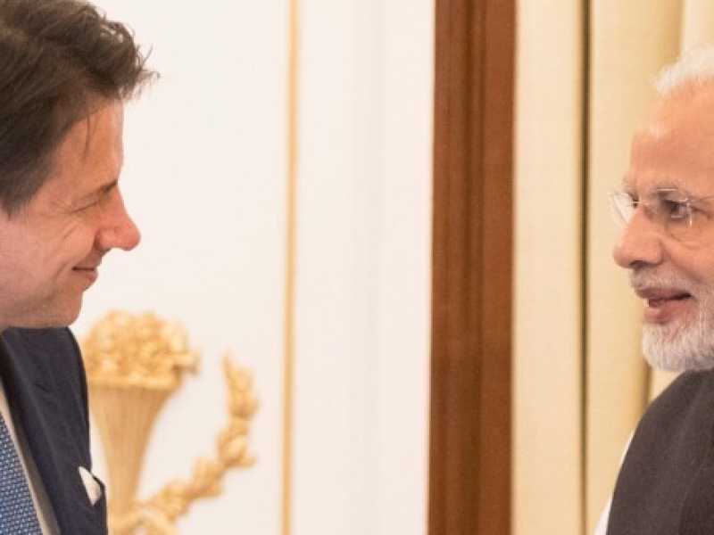 Il premier Giuseppe Conte con Narendra Modi (foto LaPresse)