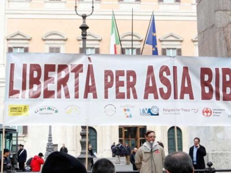 Le proteste contro la condanna a morte della pachistana cristiana Asia Bibi (Foto LaPresse)