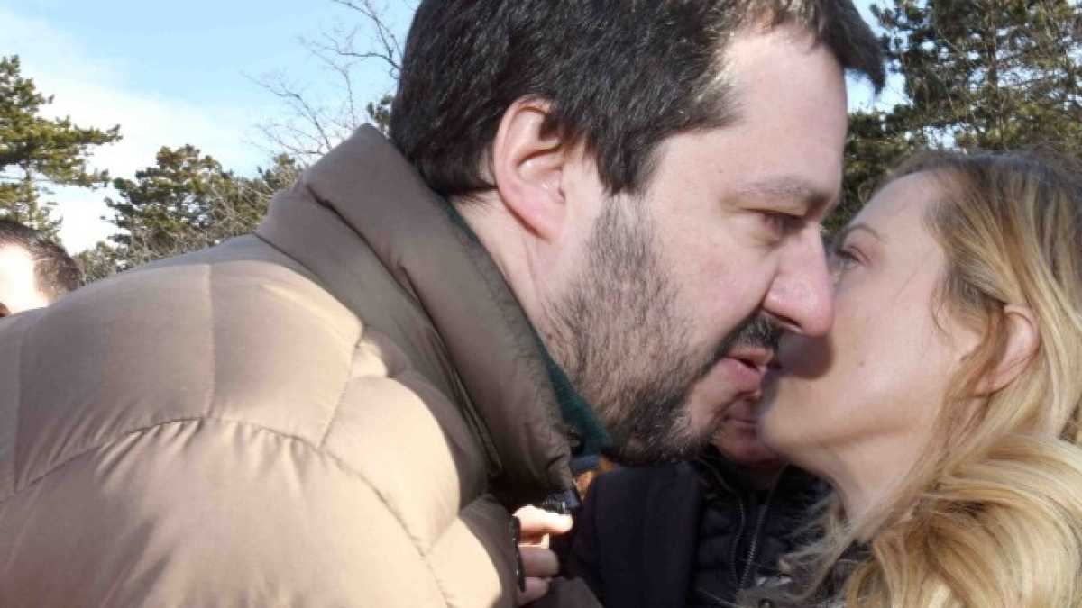 Immagine di Salvini e l’arma Fratelli d’Italia