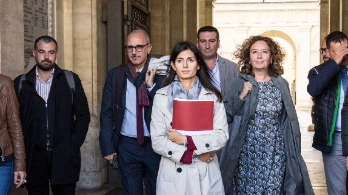 Immagine di Raggi e la guerra dei mondi a Roma