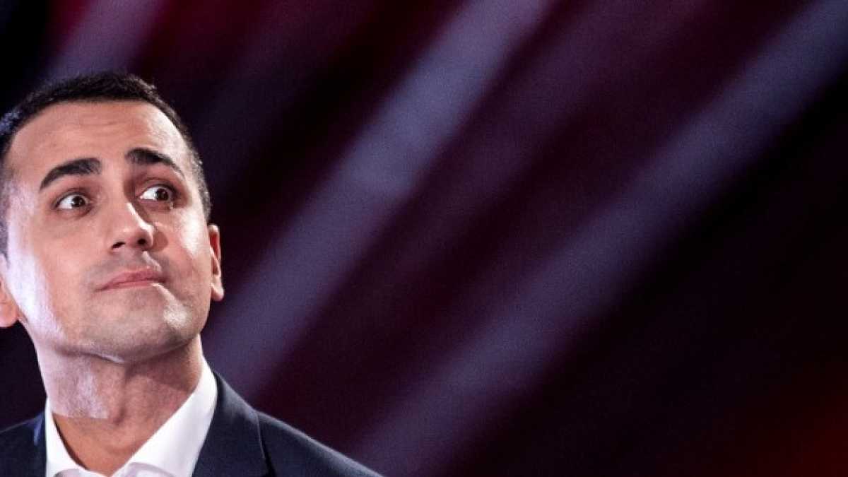 Immagine di Il ministro Di Maio ci vuole tutti ubriachi e pensionati (con la cravatta in mano)