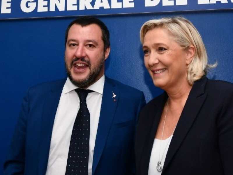 Matteo Salvini con Marine Le Pen (foto LaPresse)