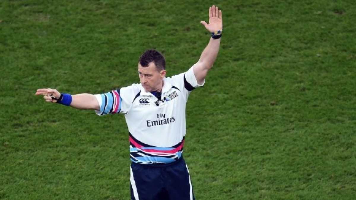 Immagine di Il divo Nigel Owens e l’eccezione del rugby in un fischietto