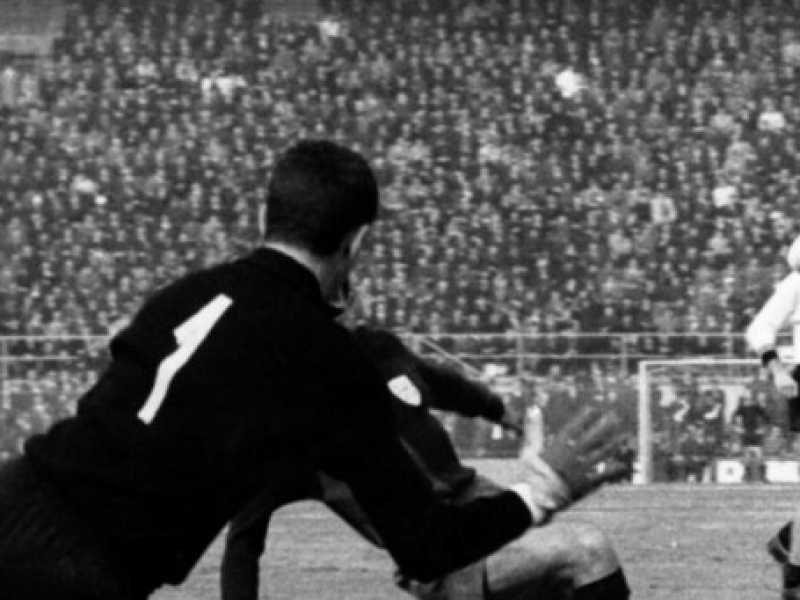 Luis Suárez nel 1965 con la maglia dell'Inter (foto LaPresse)
