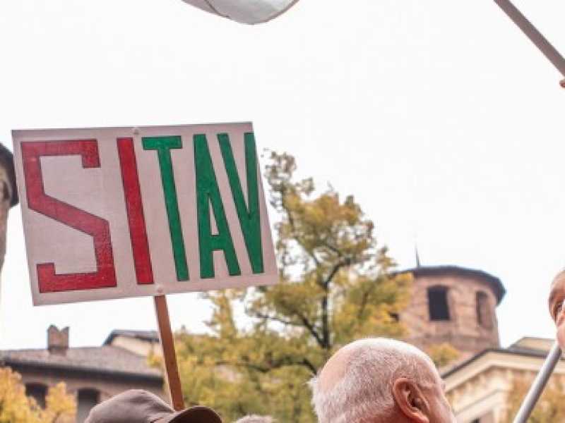 A Torino c'è chi dice sì. E adesso scende anche in piazza