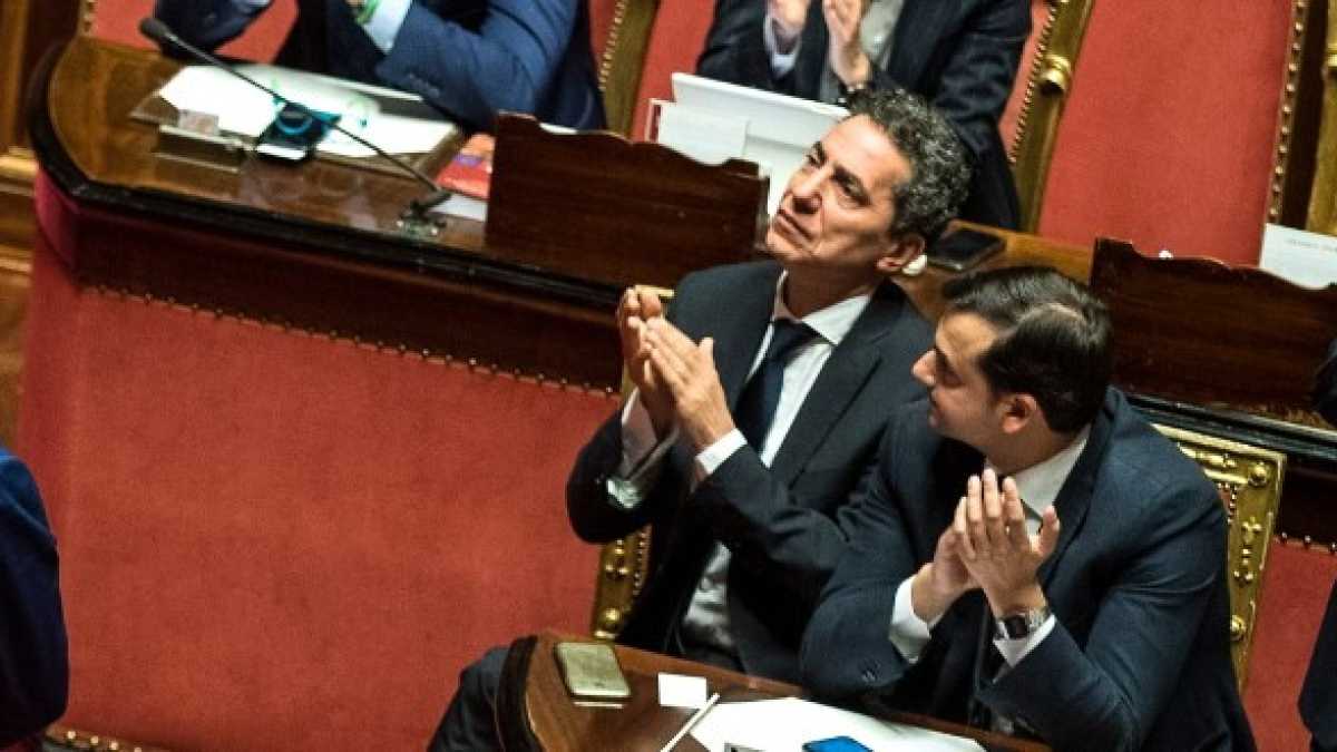 Immagine di Il Senato approva il decreto sicurezza. Ma il M5s perde pezziCosì cambia la gestione dei migranti