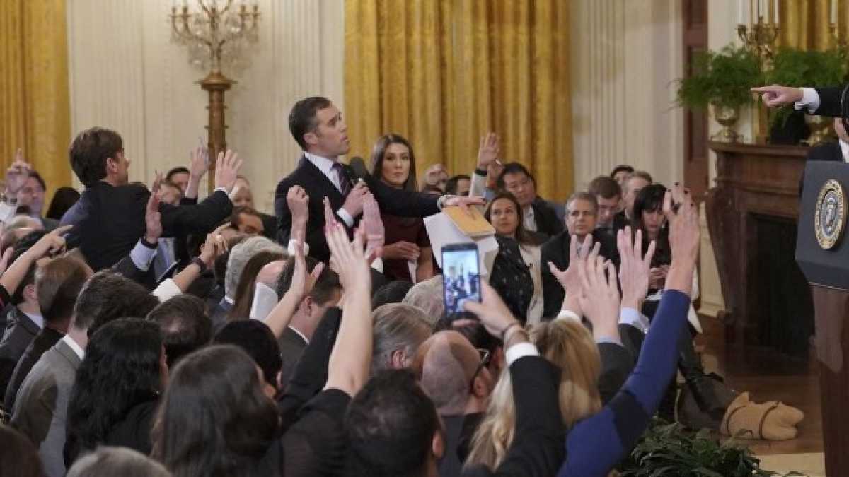 Immagine di L’ondina blu non ferma Trump