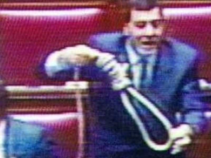 Il 16 marzo 1993 Luca Leoni Orsenigo, deputato della Lega Nord, sventol&ograve; un cappio nell&rsquo;aula di Montecitorio 