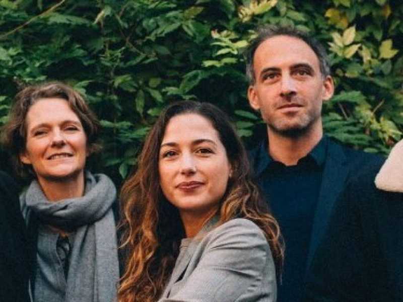 I firmatari del manifesto di Place Publique. Raphaël Glucksmann è il secondo da destra