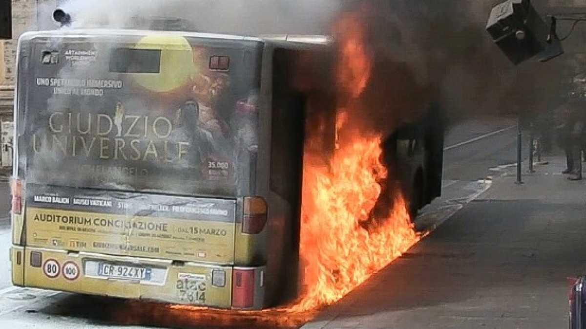 Immagine di Su Atac si vota per spegnere le fiamme