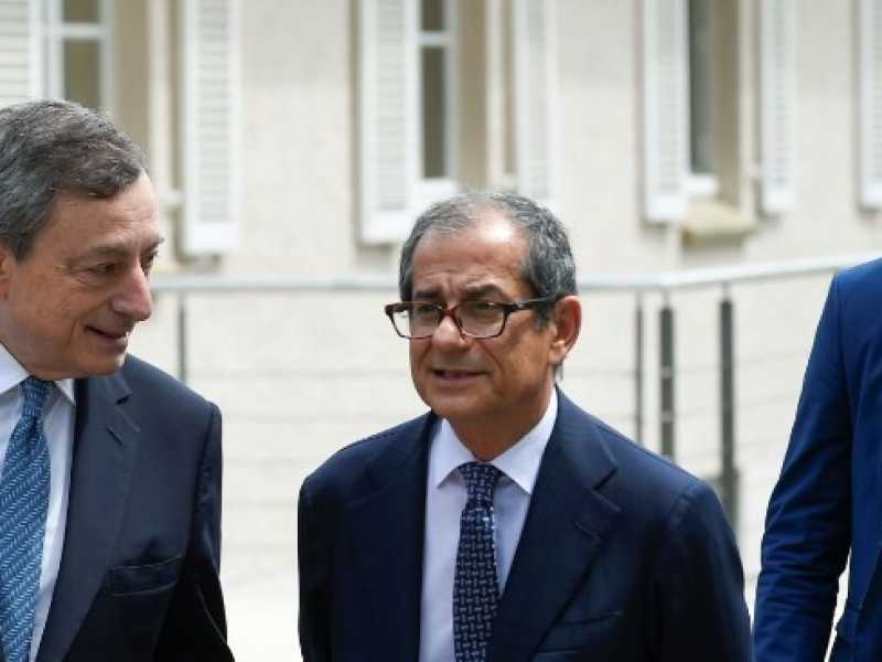 Mario Draghi con Giovanni Tria (foto LaPresse)