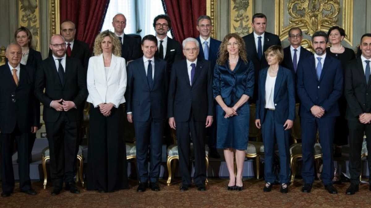 Immagine di La pericolosità dei due governi paralleli