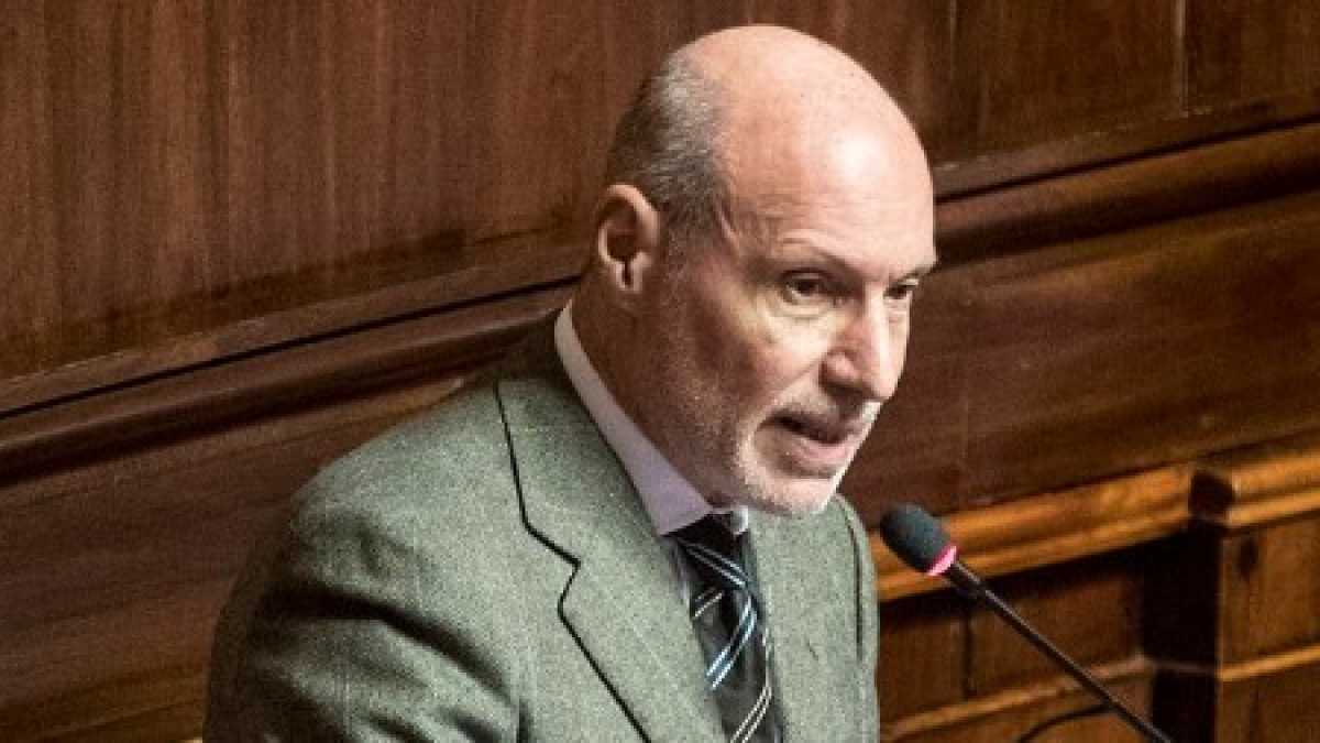 Immagine di Così il M5s finisce per scaricare De Falco e rivalutare Schettino