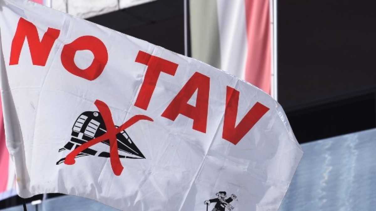 Immagine di L'Ue avvisa il governo: "Decidetevi o taglieremo i fondi per la Tav"