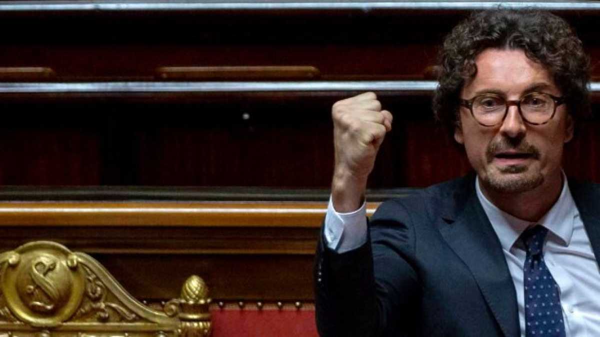 Immagine di I pugni di Genova contro la cultura del no
