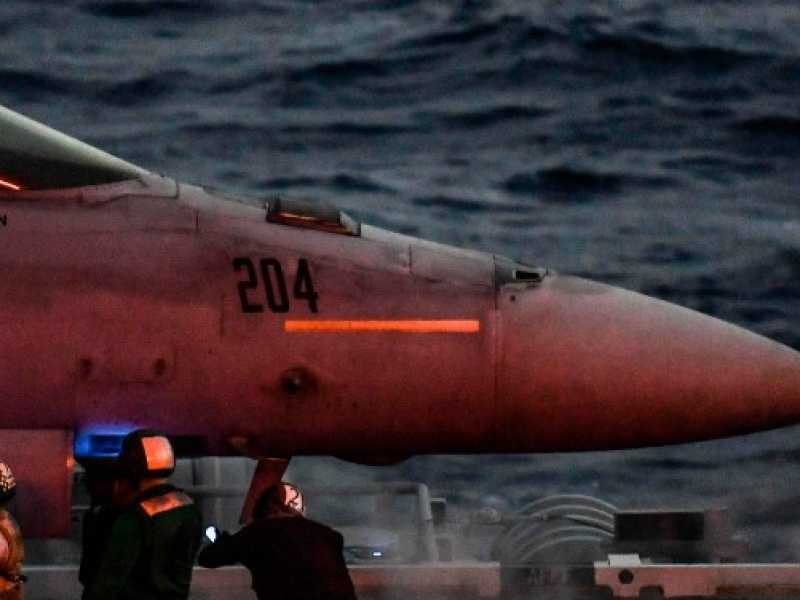 Un F18 sulla portaerea americana Harry S. Truman (foto LaPresse)