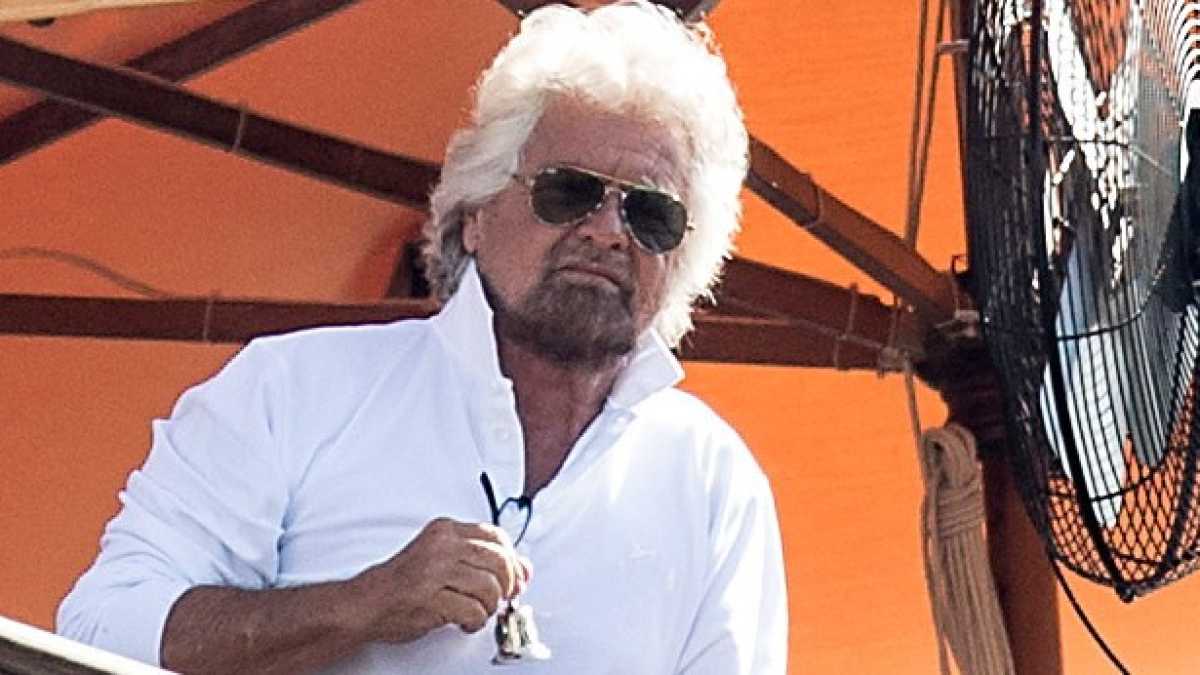 Immagine di Grillo e il bizzarro collage di tutte le varianti dell’idea antiborghese