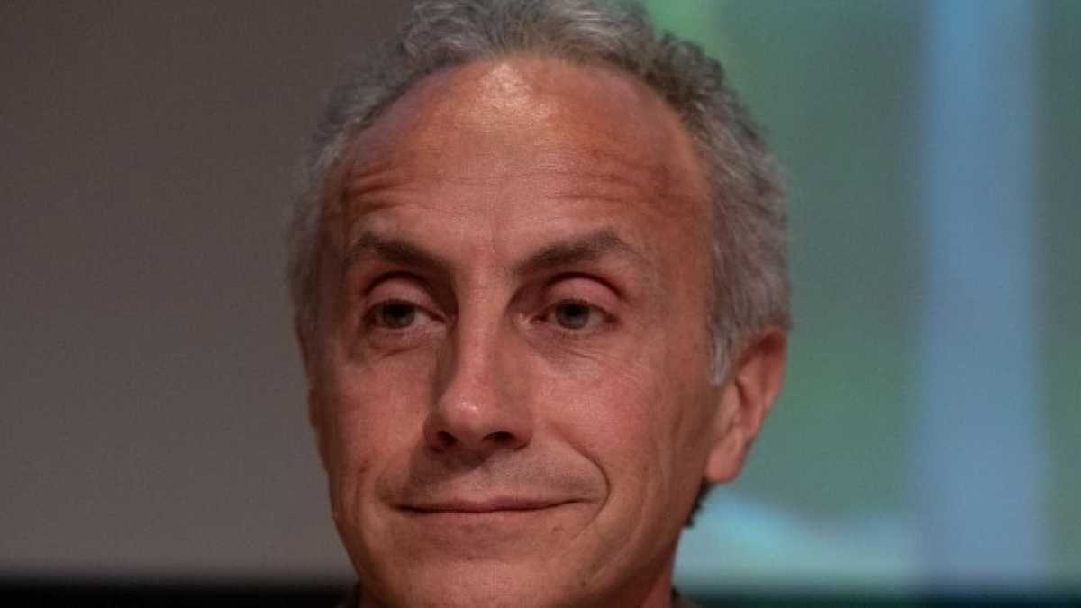 Immagine di Travaglio sparge fake news a schiena dritta