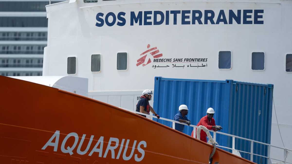 Immagine di Ora Di Maio chiamerà le ong "taxi del mare" o "termovalorizzatori del mare"?