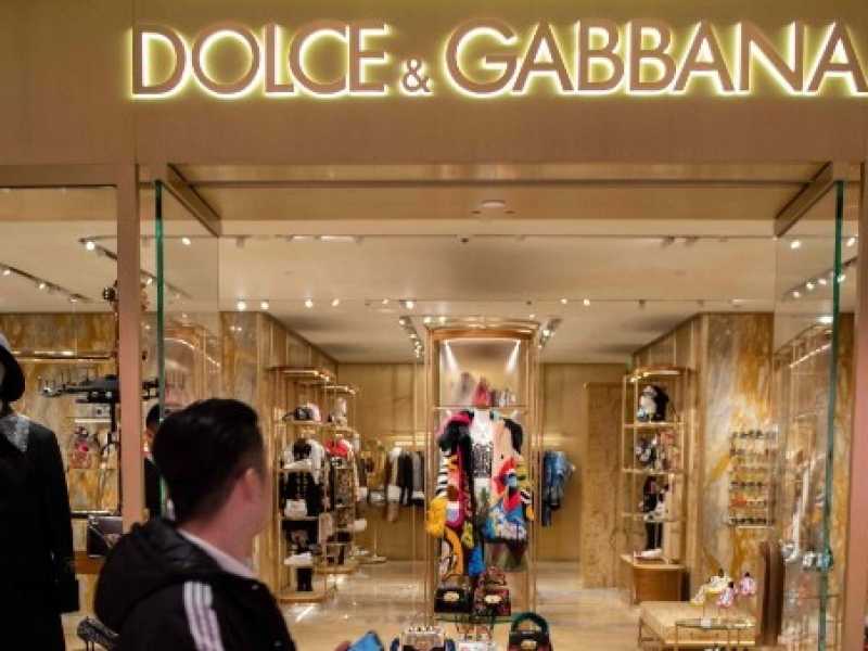 Cina, il negozio di Dolce & Gabbana a Pechino (Foto LaPresse)