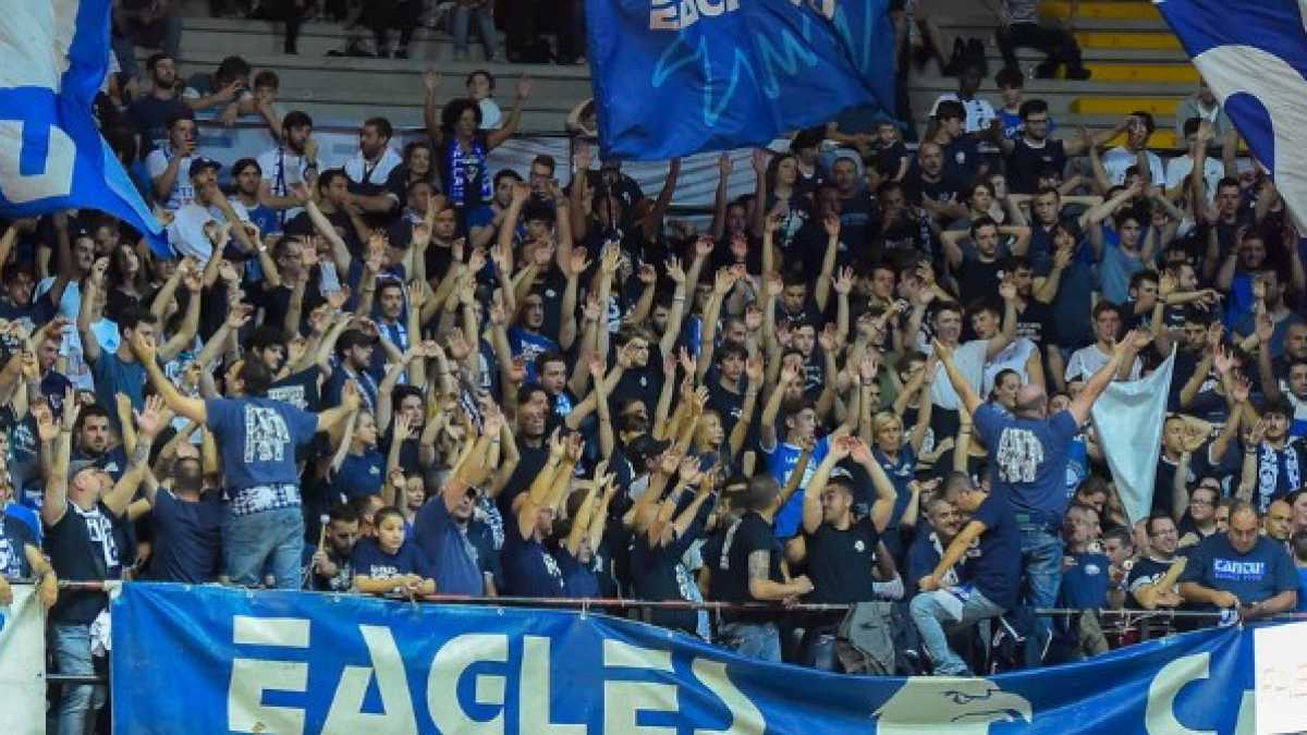 Immagine di Salviamo Cantù e la storia del basket italiano