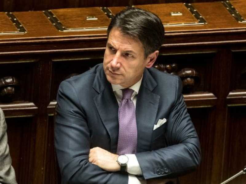 Da sinistra il ministro Paolo Savona, il premier Giuseppe Conte e il vicepremier Luigi Di Maio (LaPresse)